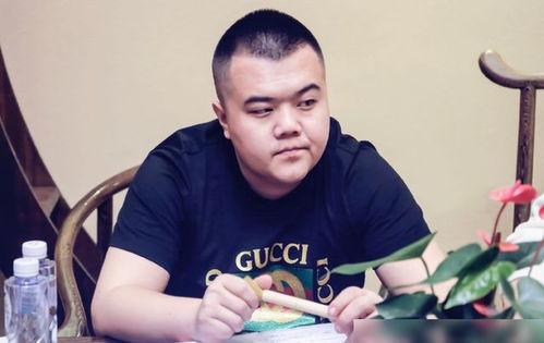 头条胖子男网红照片,揭秘头条胖子男网红的独特魅力