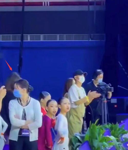 明星陪朋友参赛,共战赛场风采无限